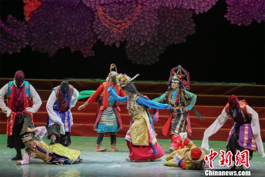 圖為卓娃桑姆及其兒女遭王后“哈江堆姆”陷害 張暢 攝 圖為卓娃桑姆及其兒女遭王后“哈江堆姆”陷害 張暢 攝