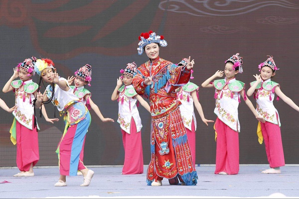江岸區(qū)舉行“十大校園活動”品牌創(chuàng)建研討會暨武漢市育才實驗小學智慧文化節(jié)