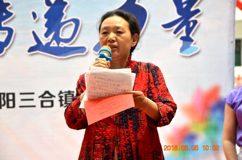善舉凝聚美德   愛心傳遞力量———關(guān)愛貧困留守兒童走進三合鎮(zhèn)中心學(xué)校