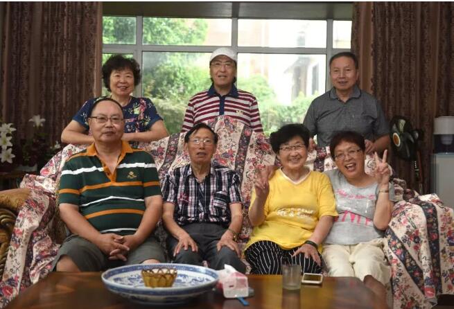 一幢別墅里的老年生存實(shí)驗(yàn)：入住前簽署協(xié)議書(shū) 照排班表買(mǎi)菜