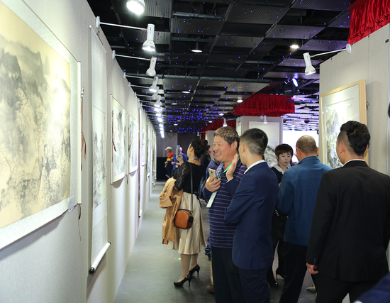 畫家劉新作品亮相“紀念改革開放四十周年全國名家藝術作品公益展”