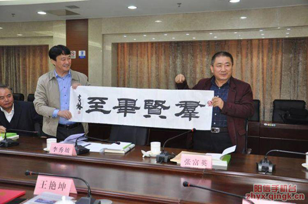 《作家報(bào)》總編張富英向家鄉(xiāng)山東陽信捐贈(zèng)文學(xué)書籍