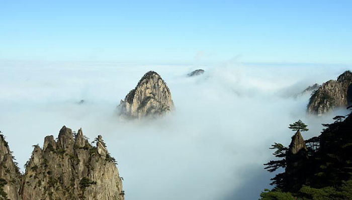 安徽黃山現(xiàn)云海佛光景觀