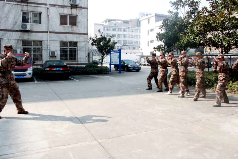 宿松縣孚玉鎮(zhèn)組織民兵應(yīng)急分隊(duì)開(kāi)展了強(qiáng)化訓(xùn)練