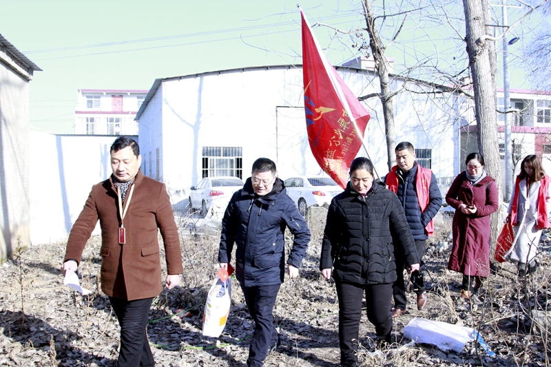 攜手共建公益讓愛(ài)灑滿(mǎn)人間一蚌埠商之都與舜心公益協(xié)會(huì)為貧困學(xué)童送爰心