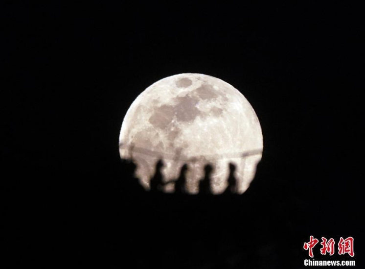 快來看！元宵夜喜提今年最大最圓月