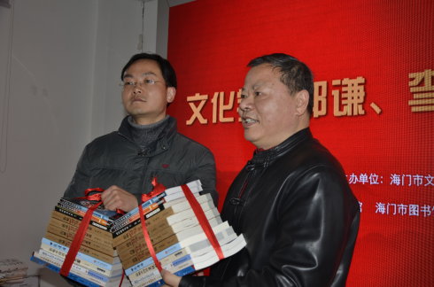 公益捐贈(zèng) 江海情深——文化學(xué)者郭謙、李志丹捐贈(zèng)活動(dòng)在海門(mén)市隆重舉行