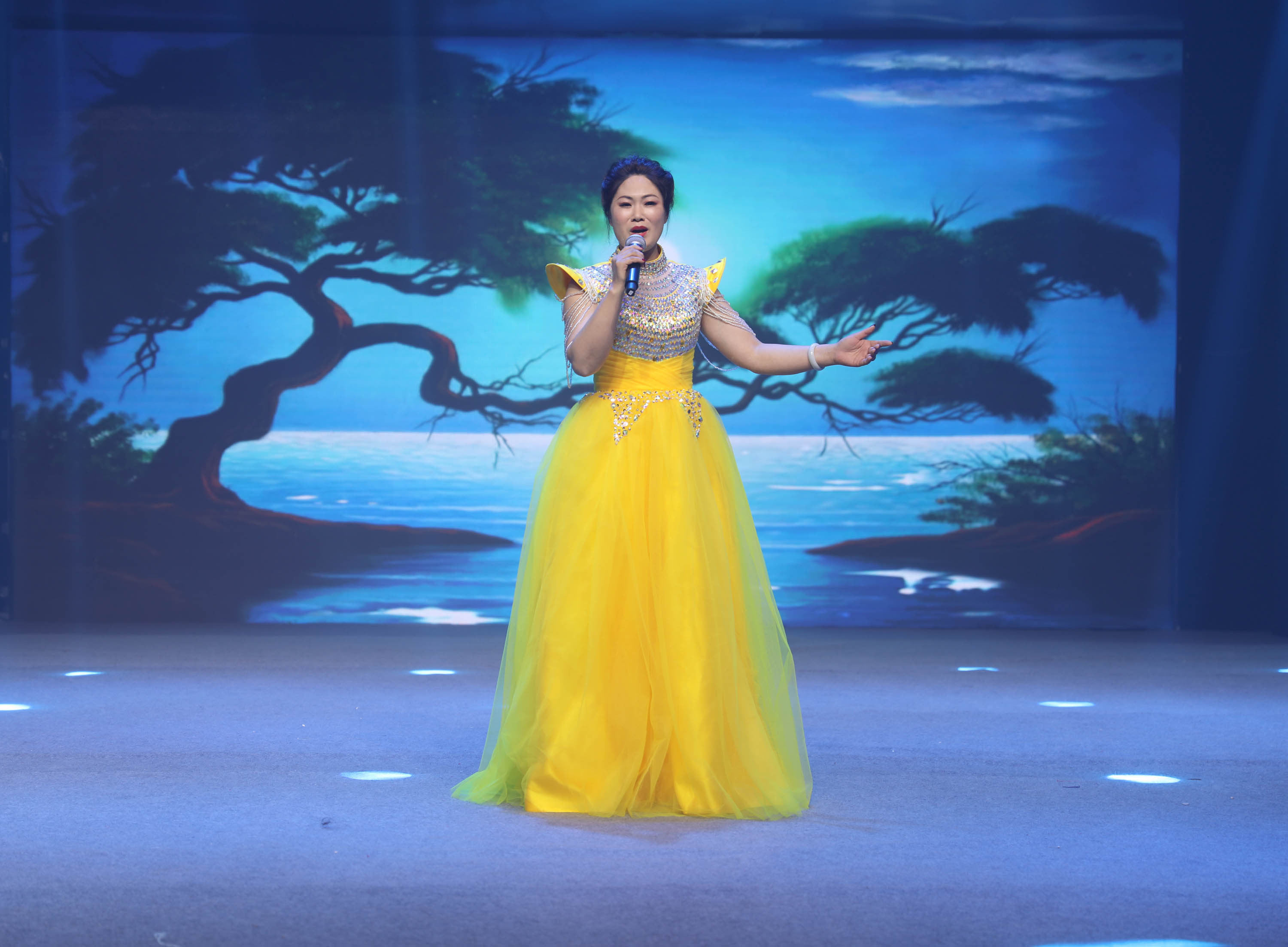 “明星大舞臺，歌唱新時代，踐行中國夢”群星匯演亮相中央電視臺星光影視園