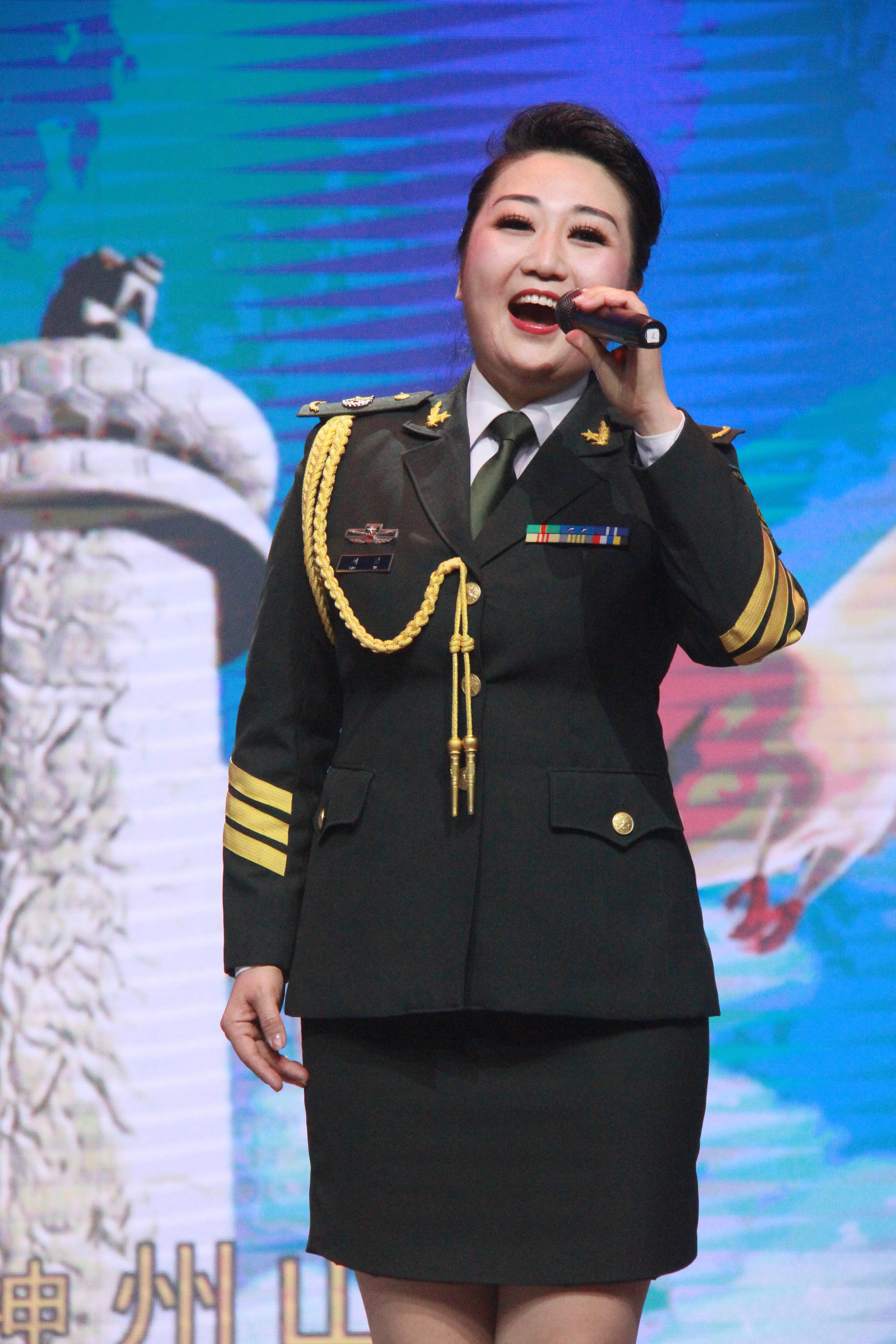 “明星大舞臺，歌唱新時代，踐行中國夢”群星匯演亮相中央電視臺星光影視園