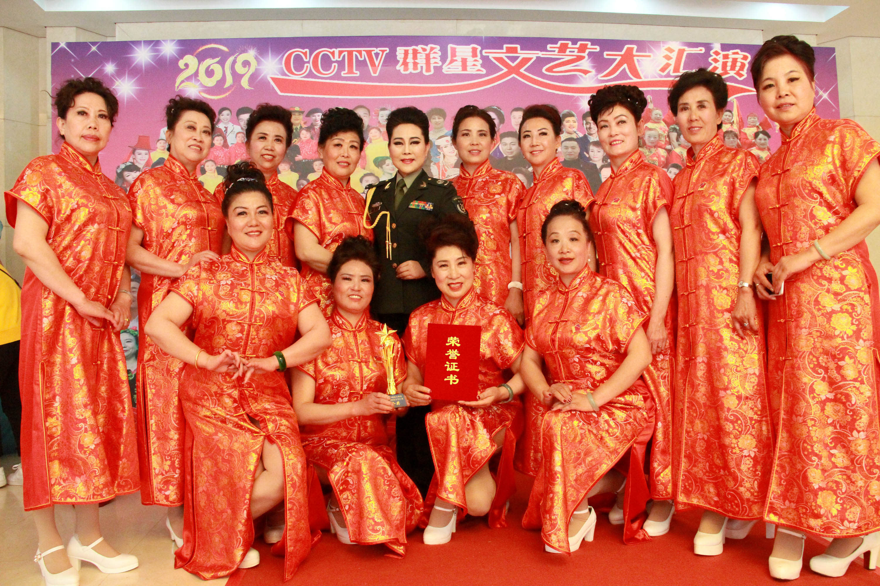 “明星大舞臺，歌唱新時代，踐行中國夢”群星匯演亮相中央電視臺星光影視園