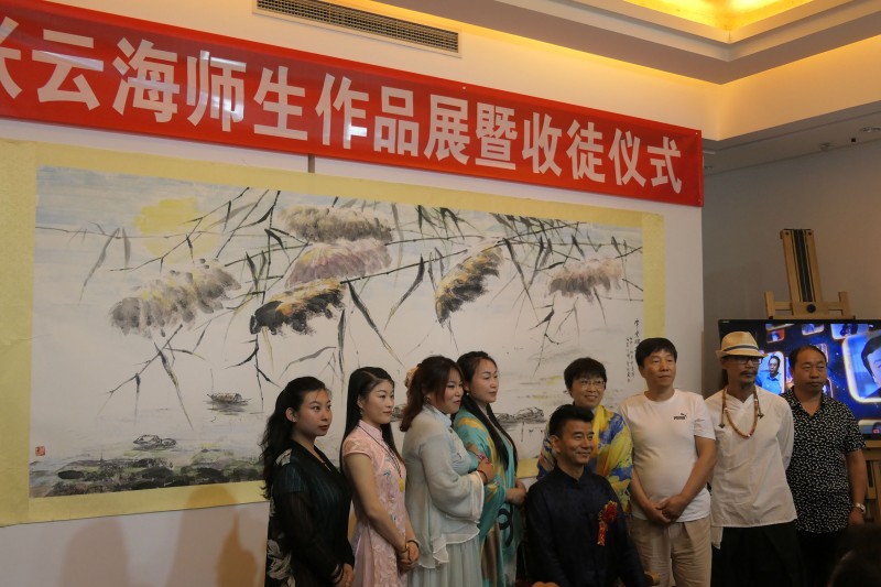 張?jiān)坪熒鷷?shū)畫(huà)作品展暨收徒儀式在北京隆重舉行