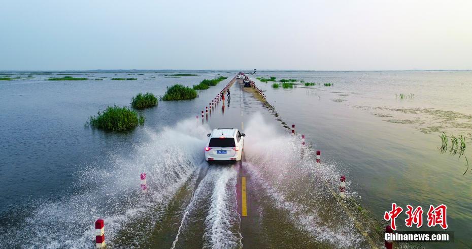 鄱陽(yáng)湖水位上漲 水上公路成美景