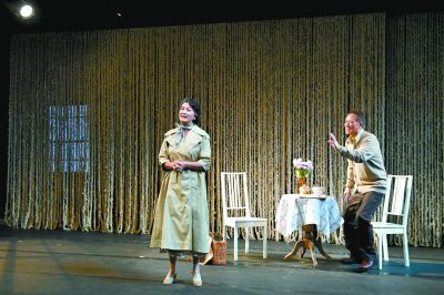 李幼斌、史蘭芽首次聯(lián)袂演話劇《老式喜劇》收獲掌聲