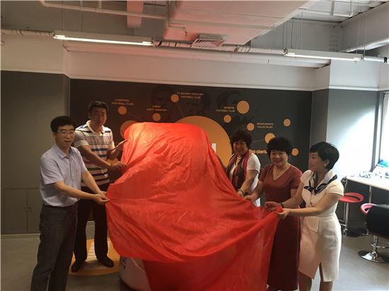 鏗鏘玫瑰攜手科技 助力中國橄欖球事業(yè)發(fā)展暨全球首例微高壓氧艙捐贈儀式及高端研討會在京舉辦