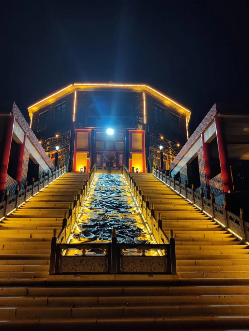 “清涼佛國”五臺山東臺望海寺