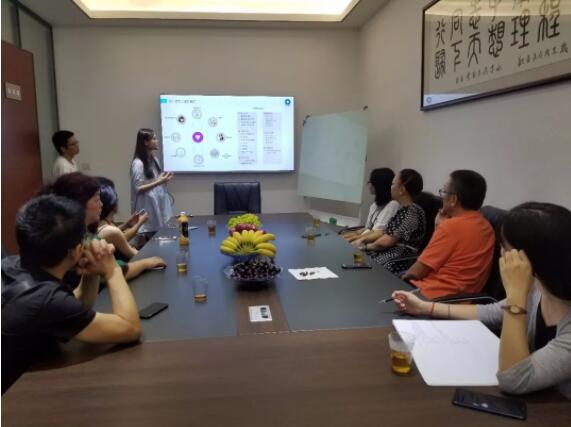 美國芝加哥TCMgreen公司董事長Jennifer到深圳世紀(jì)復(fù)興健康管理有限公司參觀考察