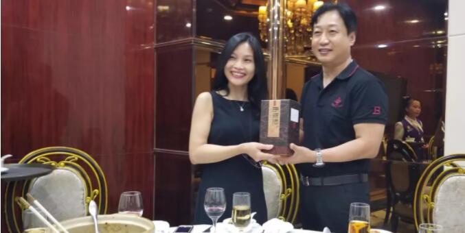 美國芝加哥TCMgreen公司董事長Jennifer到深圳世紀(jì)復(fù)興健康管理有限公司參觀考察
