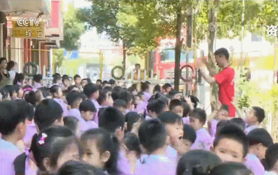 入園難、入園貴……幼兒園資源短缺難題怎么破？