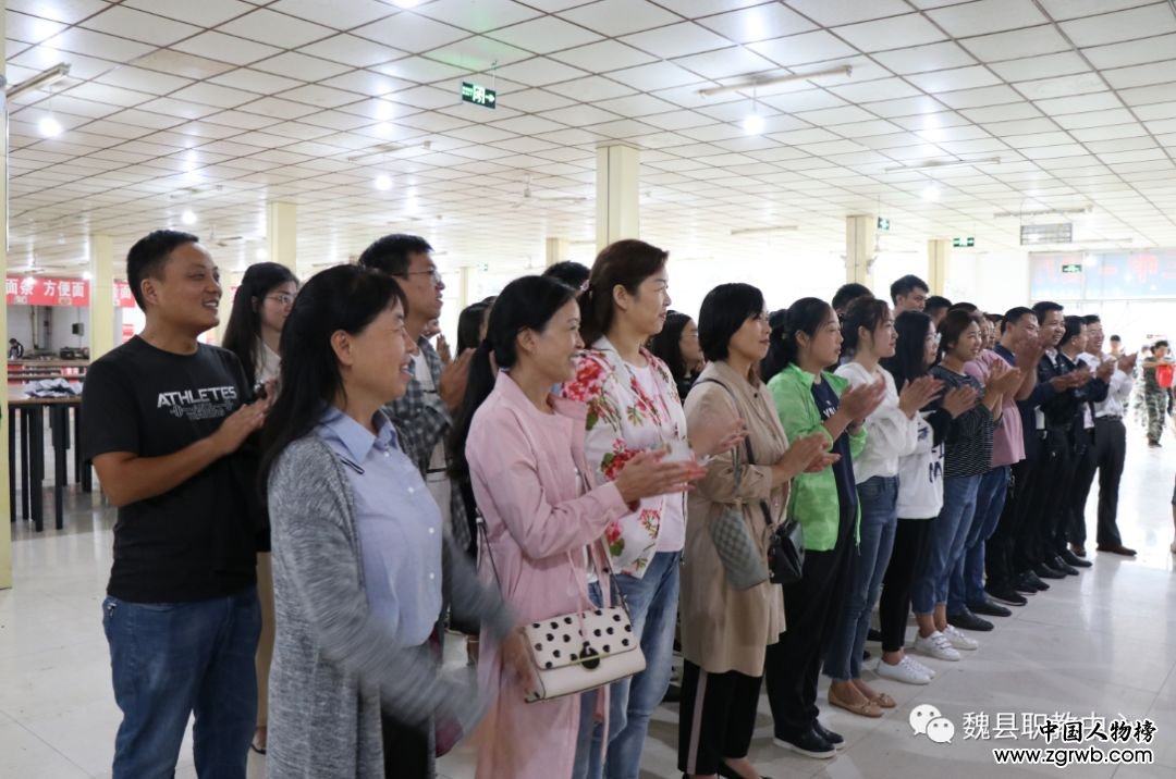 魏縣電興集團(tuán)董事長(zhǎng)閆廷（閆老電）到魏縣職教中心開展愛心捐贈(zèng)活動(dòng)