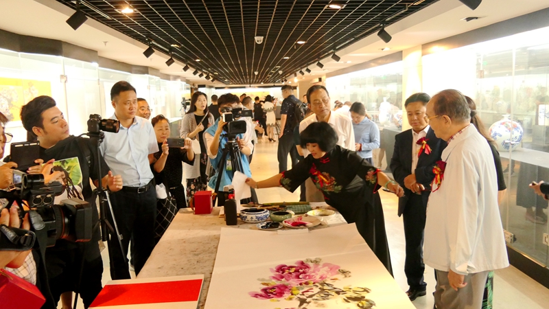 著名旅日畫家劉元紅“牡丹之歌”主題系列作品展開幕