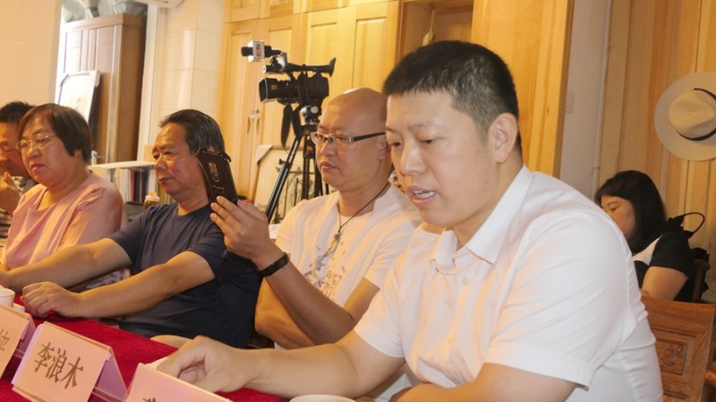 蔡文靜長篇小說《戲說銀行故事》、劇本《陽光正燦爛》座談會在京舉辦