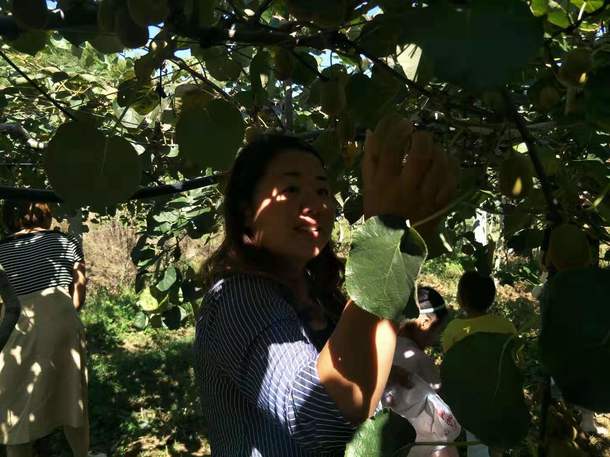 安徽太湖縣春草愛心聯(lián)盟慈善協(xié)會(huì)會(huì)員走進(jìn)金夢(mèng)灣生態(tài)農(nóng)莊
