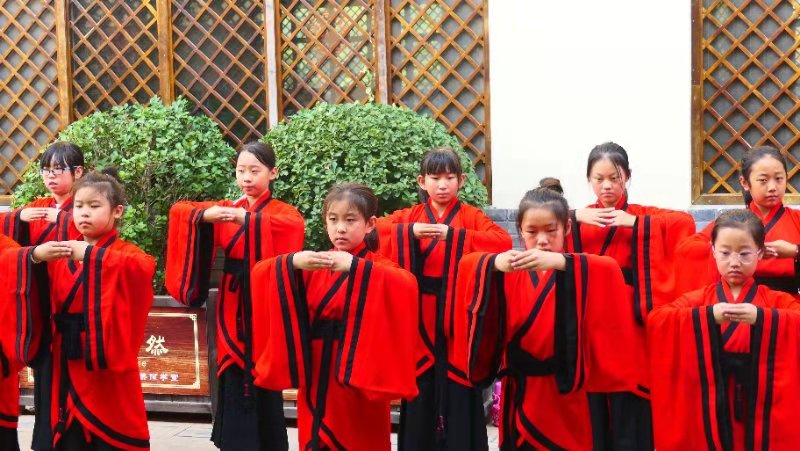 中聯(lián)潤騏教育國學研修營獻禮祖國70華誕