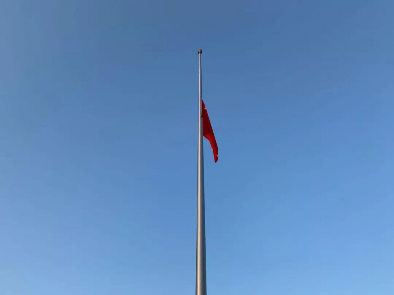 南京大屠殺遇難同胞紀念館今晨為死難者下半旗致哀