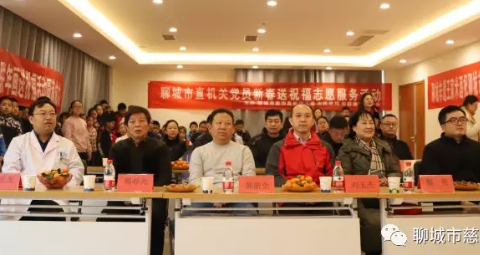 山東聊城市直書畫家協(xié)會(huì)在萬恒眼科聯(lián)合舉辦“新春送祝?！被顒?dòng)
