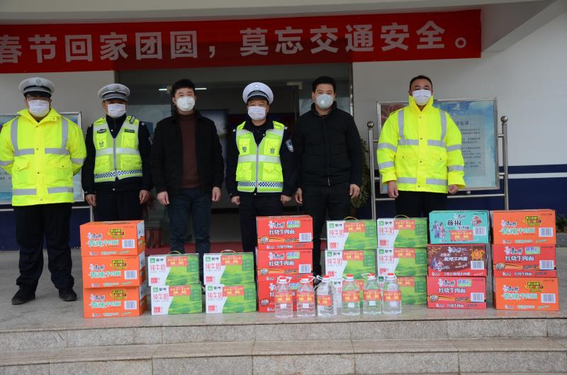 同心同德、阻擊疫情—潁上縣天外天廣告裝飾公司為疫情防控一線捐贈愛心物資