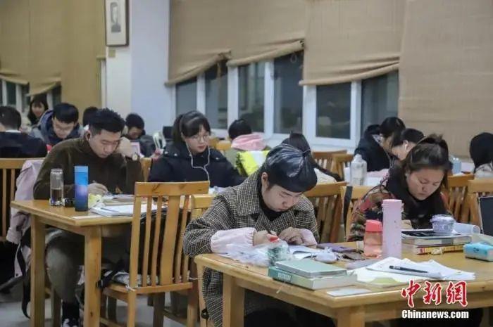 874萬(wàn)畢業(yè)生就業(yè)怎么辦？高考會(huì)否延期？教育部回應(yīng)