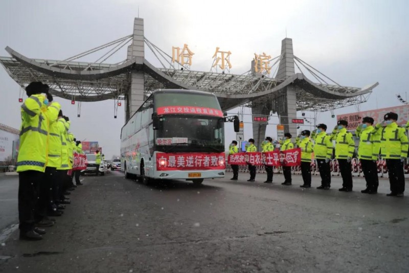 援鄂戰(zhàn)疫英雄凱旋——冰城交警最高禮儀硬核護(hù)航，致敬最美逆行者！