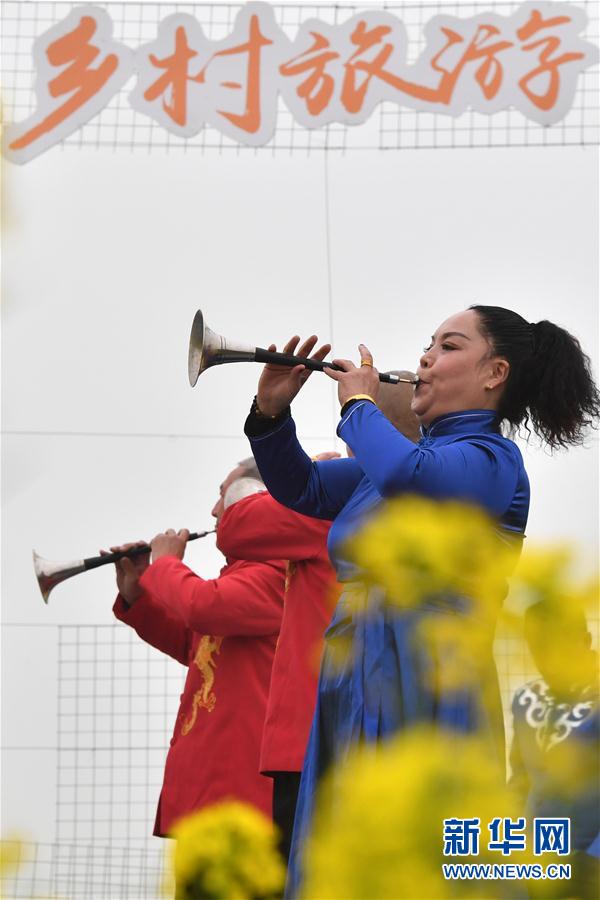 （社會(huì)）（3）河南寶豐：油菜花開引客來(lái)