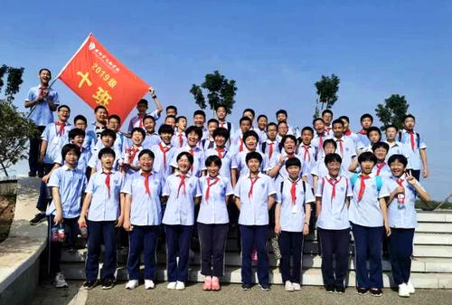 “釋放壓力 行走青春”安陽(yáng)市飛翔學(xué)校遠(yuǎn)足活動(dòng)紀(jì)實(shí)