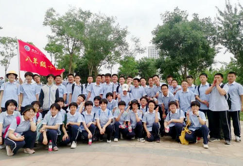 “釋放壓力 行走青春”安陽(yáng)市飛翔學(xué)校遠(yuǎn)足活動(dòng)紀(jì)實(shí)