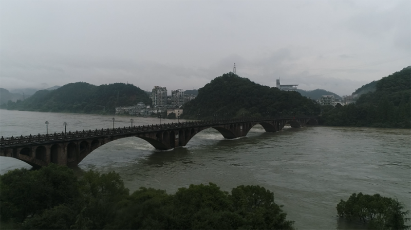 24張對(duì)比圖！這是泄洪前后的新安江城區(qū) 航拍畫面讓人痛心