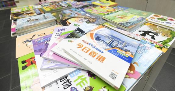 香港出版社修訂通識(shí)科教材，刪除錯(cuò)誤信息、突出強(qiáng)調(diào)遵紀(jì)守法