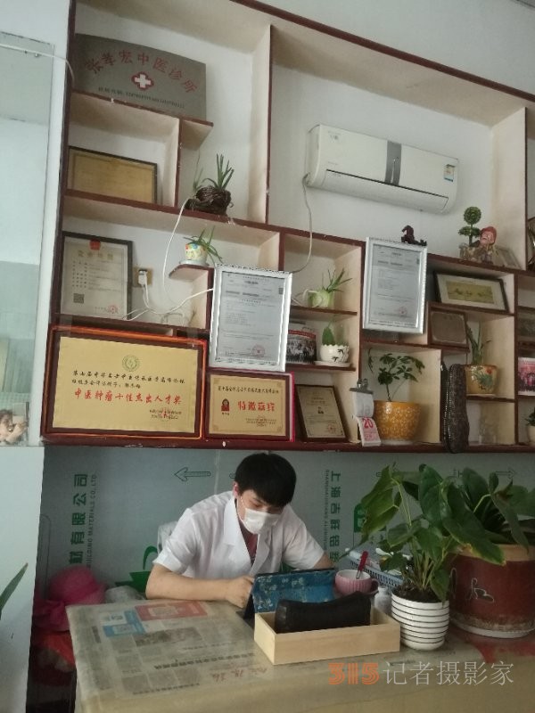 一門(mén)六代醫(yī) 醫(yī)德永相傳——中醫(yī)世家韓冬梅與兒子朱琳