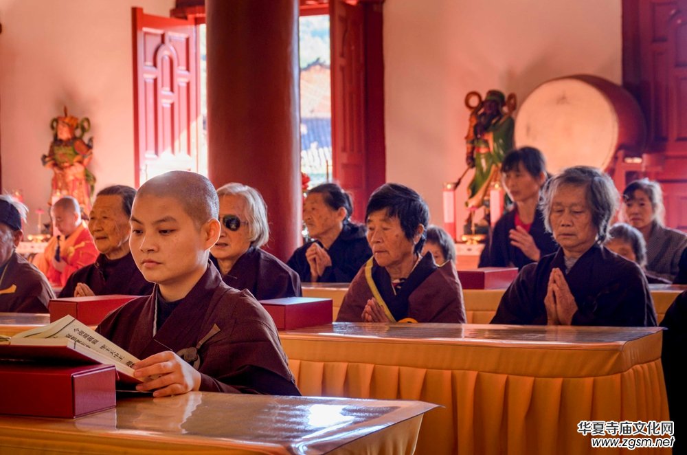 江西于都普照寺新任主持開修法師晉院暨消災(zāi)法會進(jìn)行中