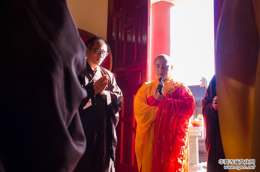 江西于都普照寺新任主持開修法師晉院暨消災(zāi)法會進(jìn)行中