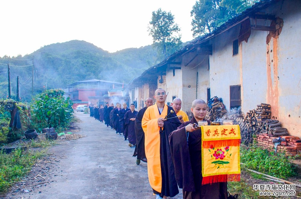 江西于都普照寺新任主持開修法師晉院暨消災(zāi)法會進(jìn)行中