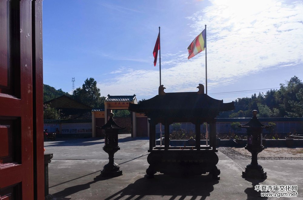 江西于都普照寺新任主持開修法師晉院暨消災(zāi)法會進(jìn)行中