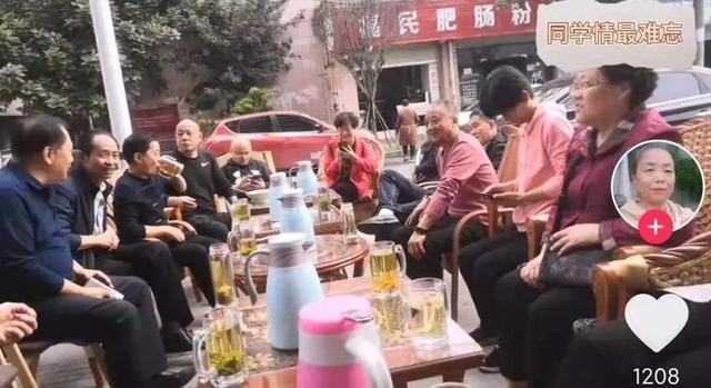 56歲阿姨“私奔”火爆全網(wǎng)：她的叛逆里，藏著7億女性的傷