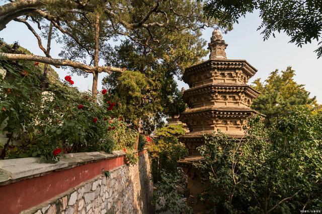 京西有座千年寺廟，授戒需要皇帝赦諭，距離北京只有70公里