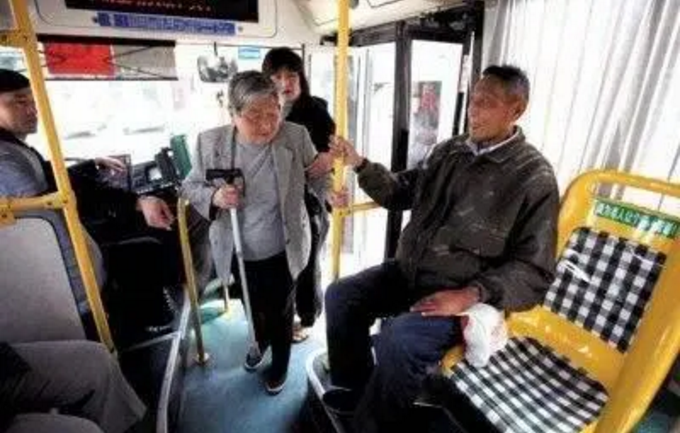 退休證“紅、綠、藍”三種顏色，有什么區(qū)別？哪種顏色養(yǎng)老金更高