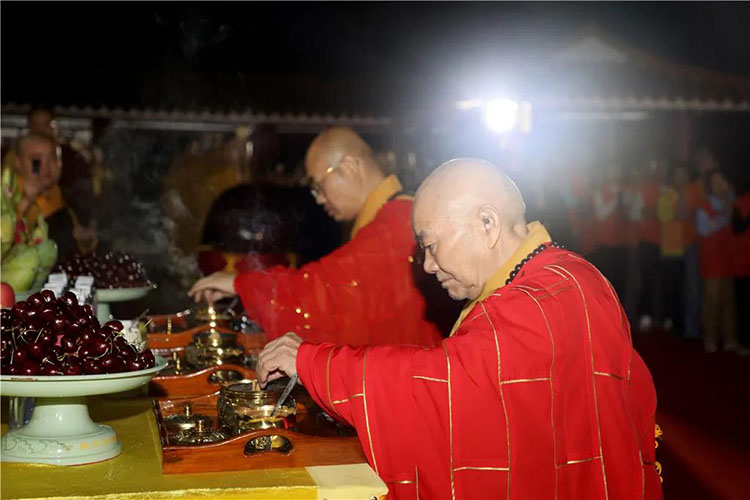 弘法寺隆重舉行恭送本煥長(zhǎng)老舍利赴甘肅酒泉敦煌市雷音寺永久供奉法會(huì)