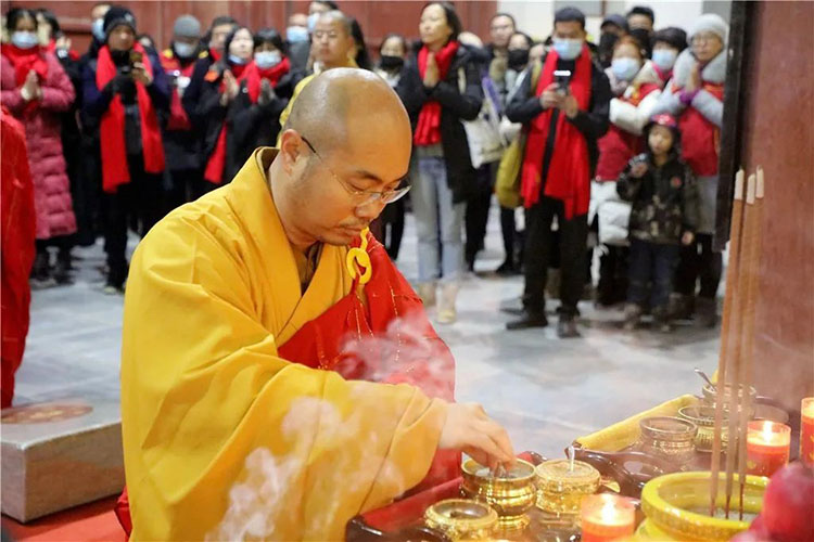 弘法寺隆重舉行恭送本煥長(zhǎng)老舍利赴甘肅酒泉敦煌市雷音寺永久供奉法會(huì)