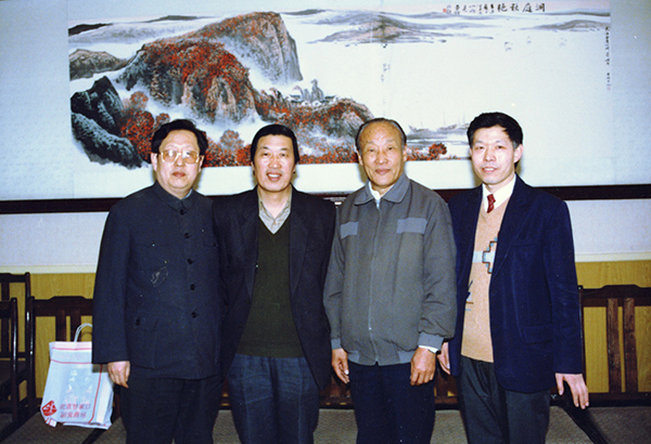 在小文章中堅(jiān)守大情懷——張慶和詩(shī)文讀后