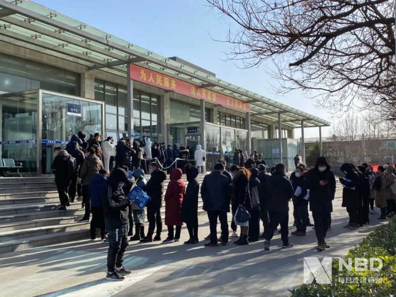 北京搖號(hào)新政倒計(jì)時(shí)：車管所延至20點(diǎn)下班，部分4S店已無車可賣