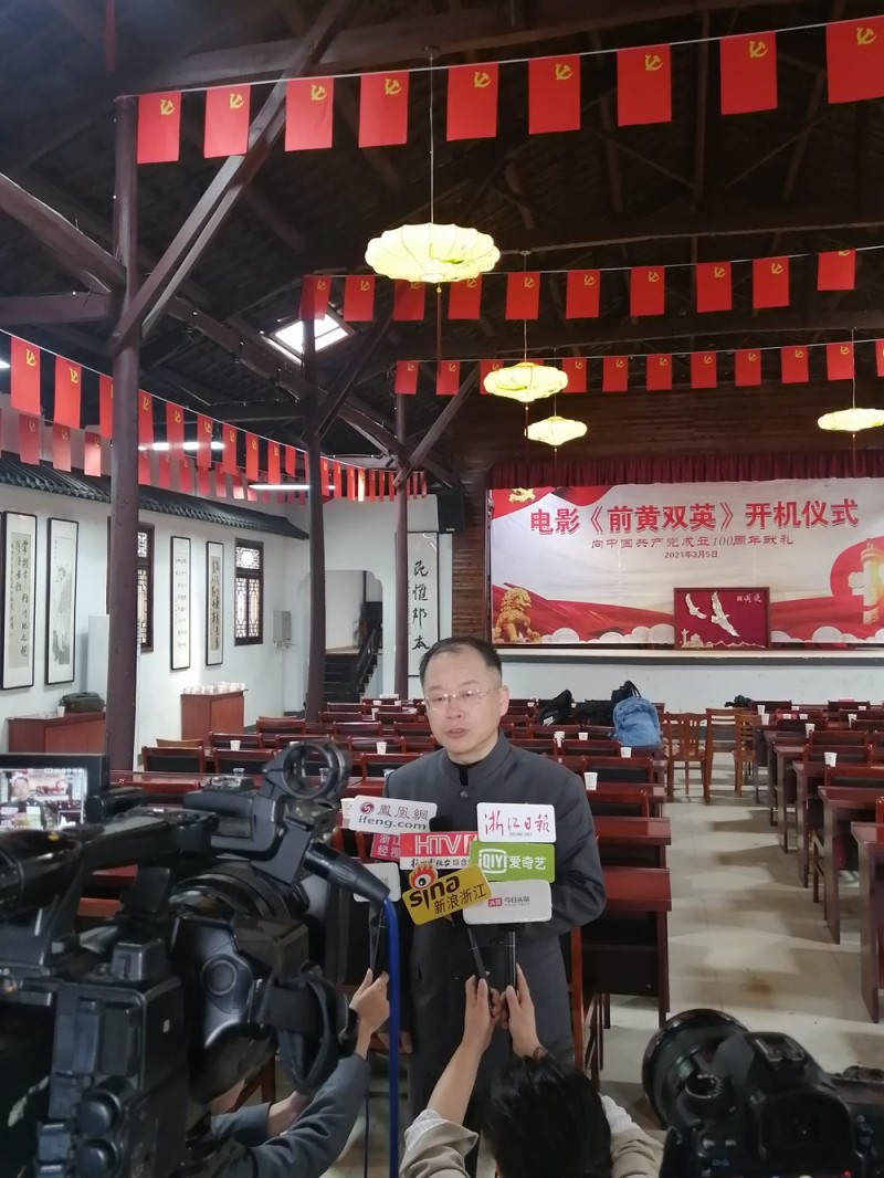 前黃雙英，永放光?！锩}材電影《前黃雙英》正式開機(jī)